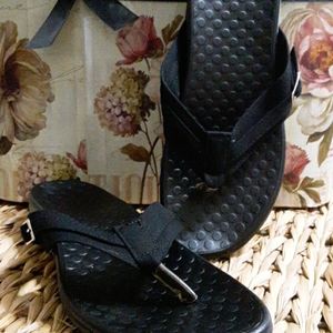 Summer massaging flip flops